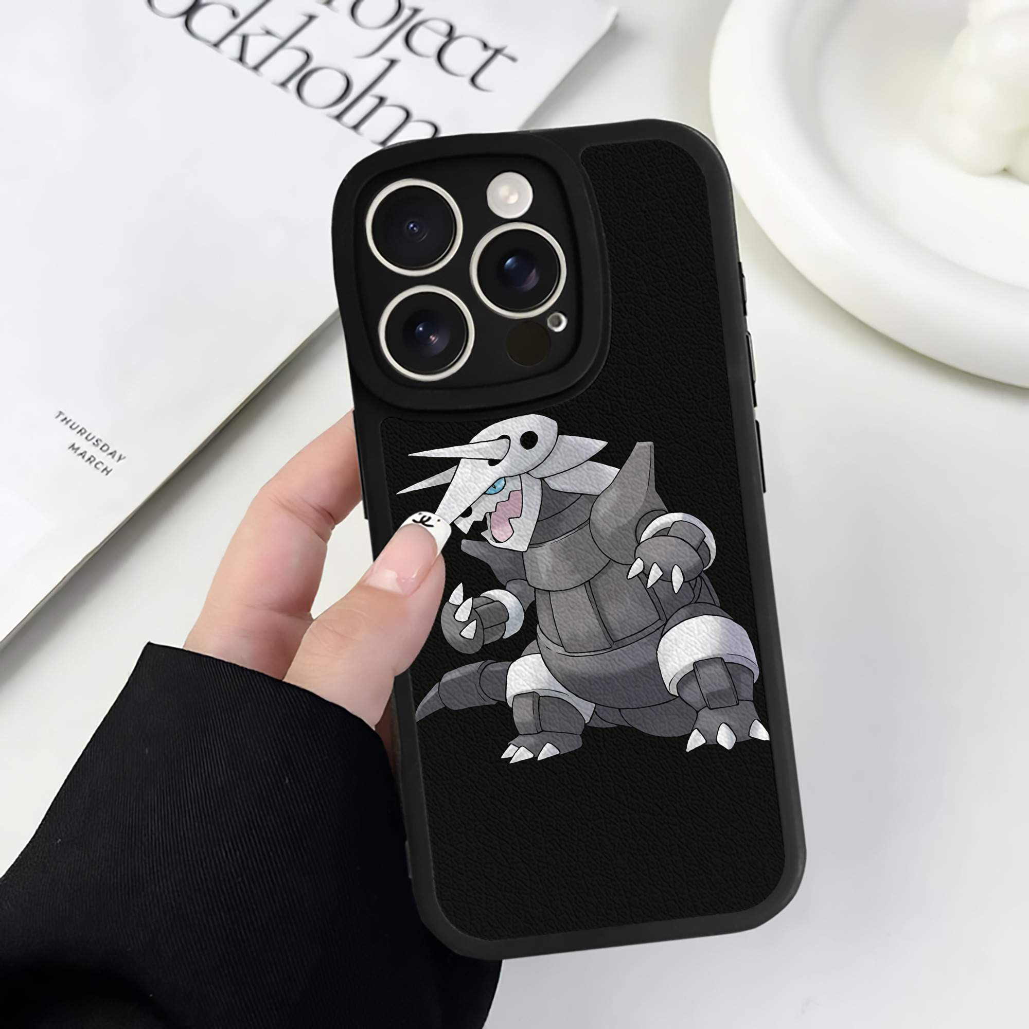 （画像用） ポケットモンスター Pokémon 【iPhone 16シリーズ対応】シリコンスマホケース（レザー調） 材質：シリコン